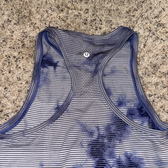 Lululemon workout top - Picture 2 of 2